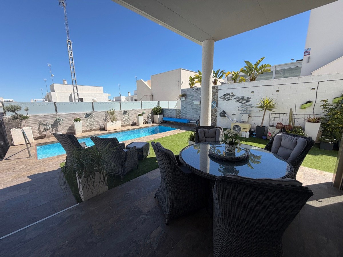 3 Bed Detached Villa in Villamartin