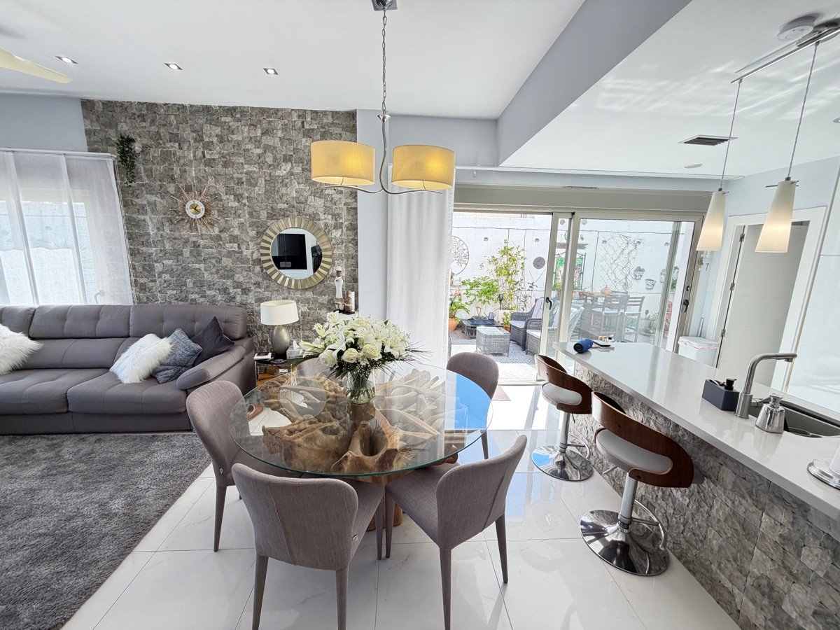 3 Bed Detached Villa in Villamartin