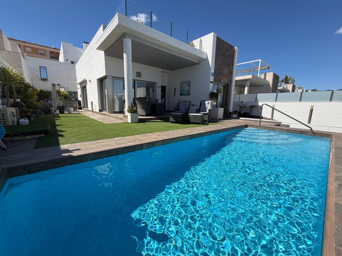 3 Bed Detached Villa in Villamartin