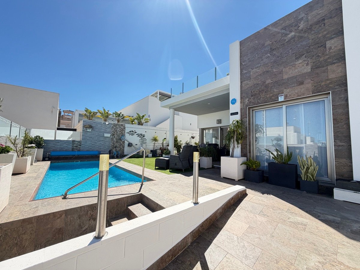3 Bed Detached Villa in Villamartin