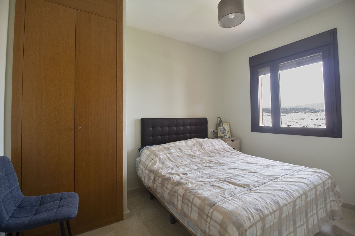 2 Bed Middle Floor Apartment in Estepona
