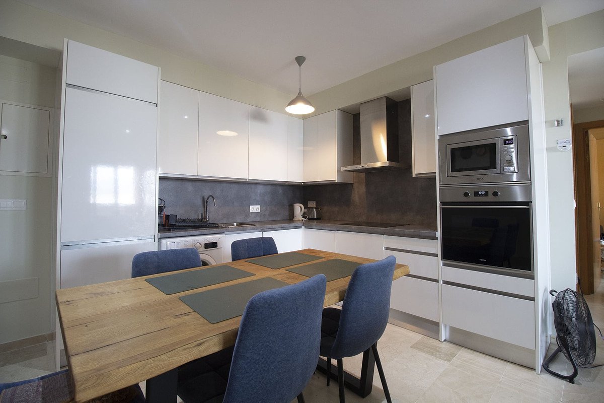 2 Bed Middle Floor Apartment in Estepona