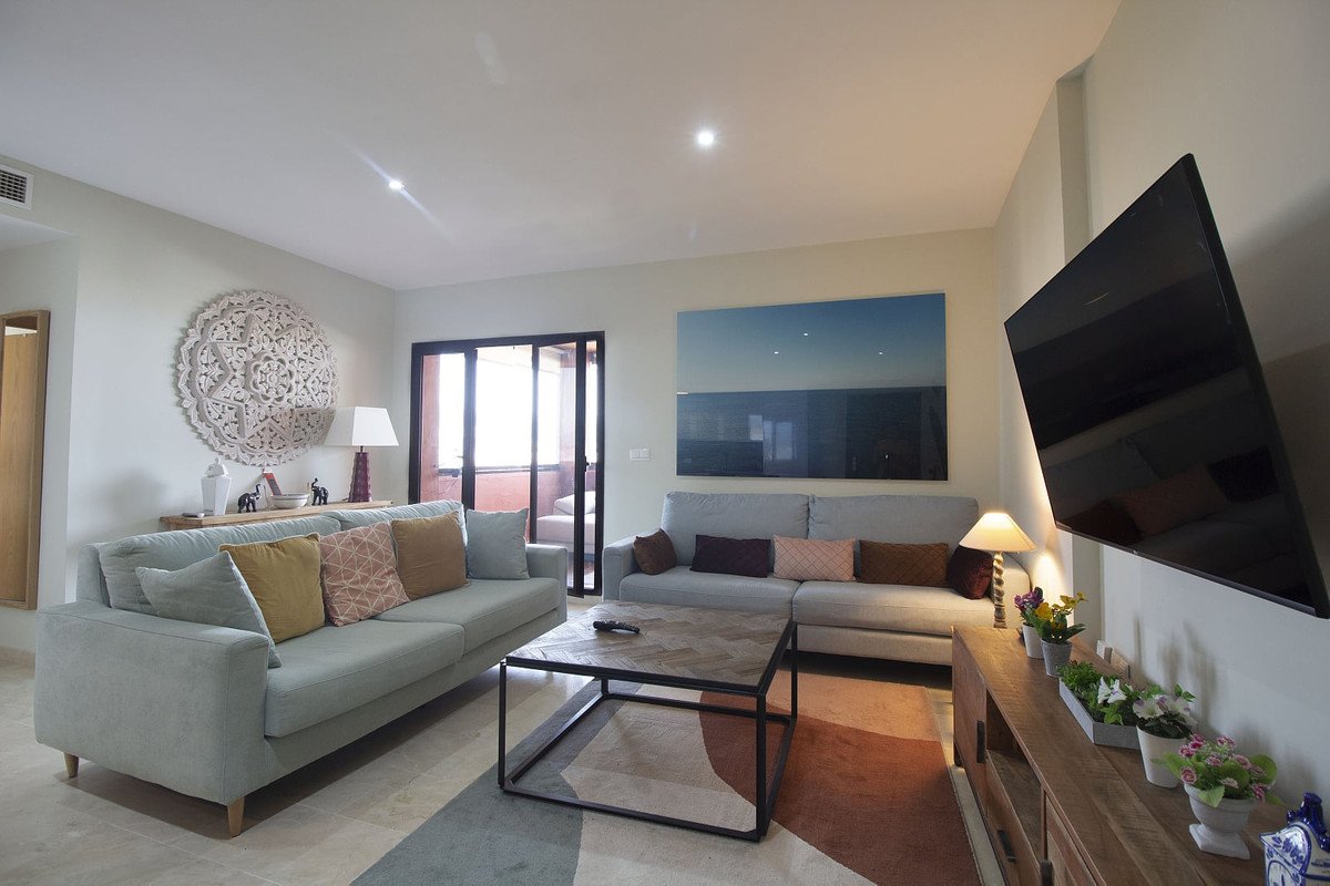 2 Bed Middle Floor Apartment in Estepona