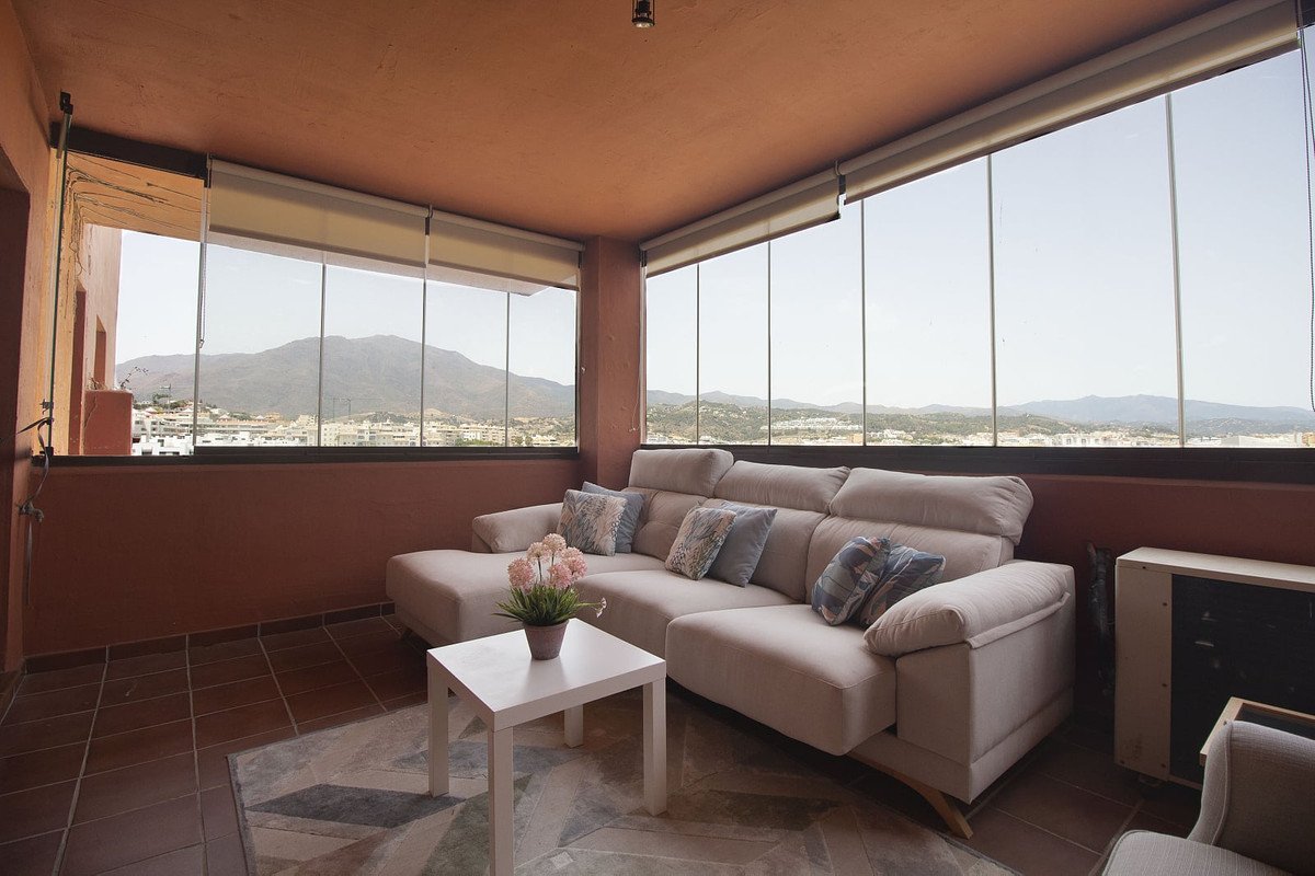 2 Bed Middle Floor Apartment in Estepona