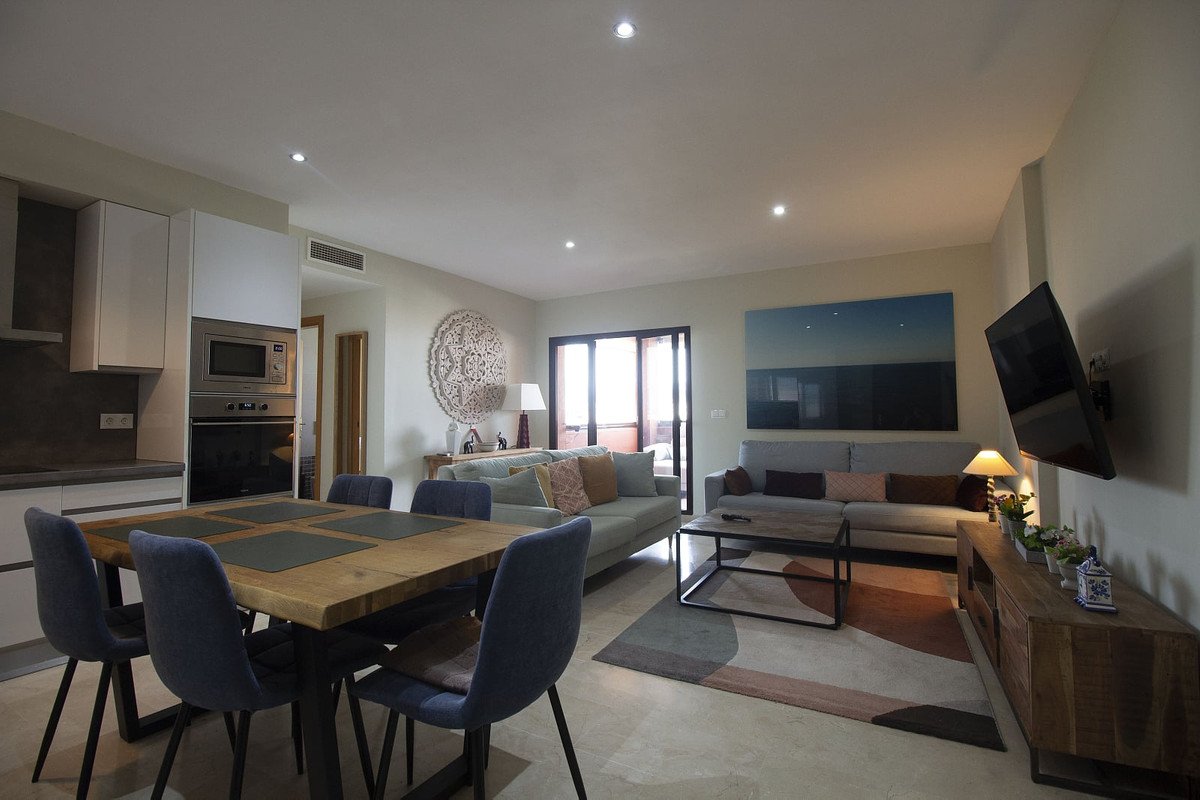 2 Bed Middle Floor Apartment in Estepona