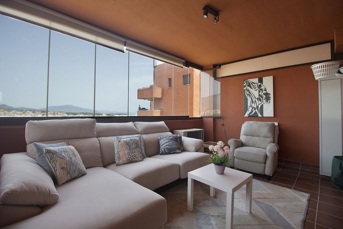 2 Bed Middle Floor Apartment in Estepona