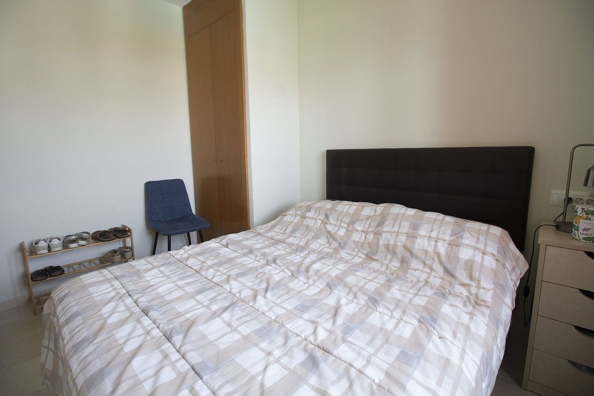 2 Bed Middle Floor Apartment in Estepona