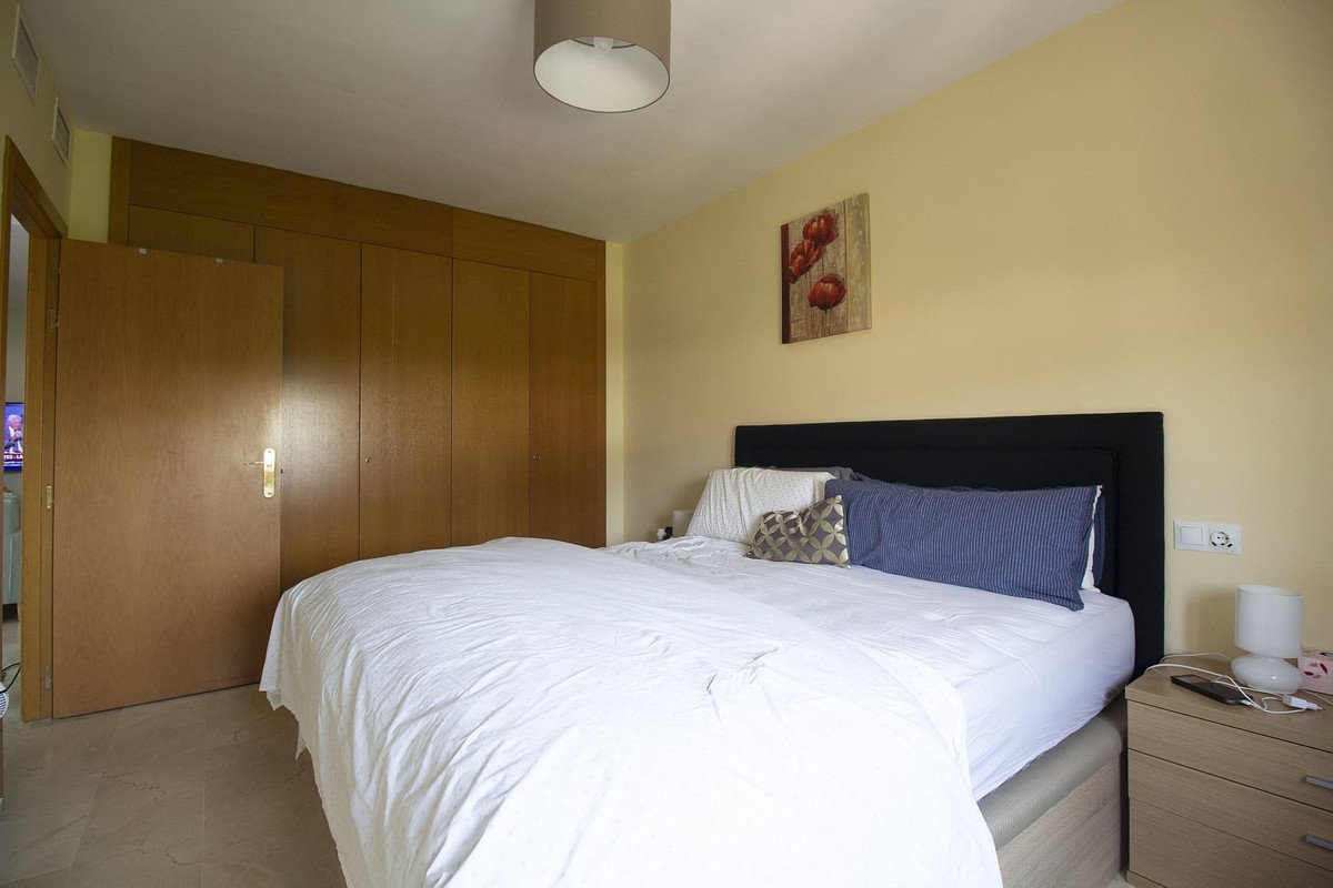 2 Bed Middle Floor Apartment in Estepona