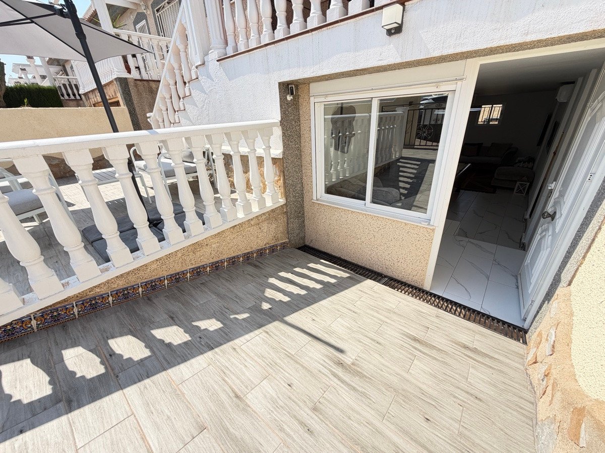 5 Bed Detached Villa in Villamartin