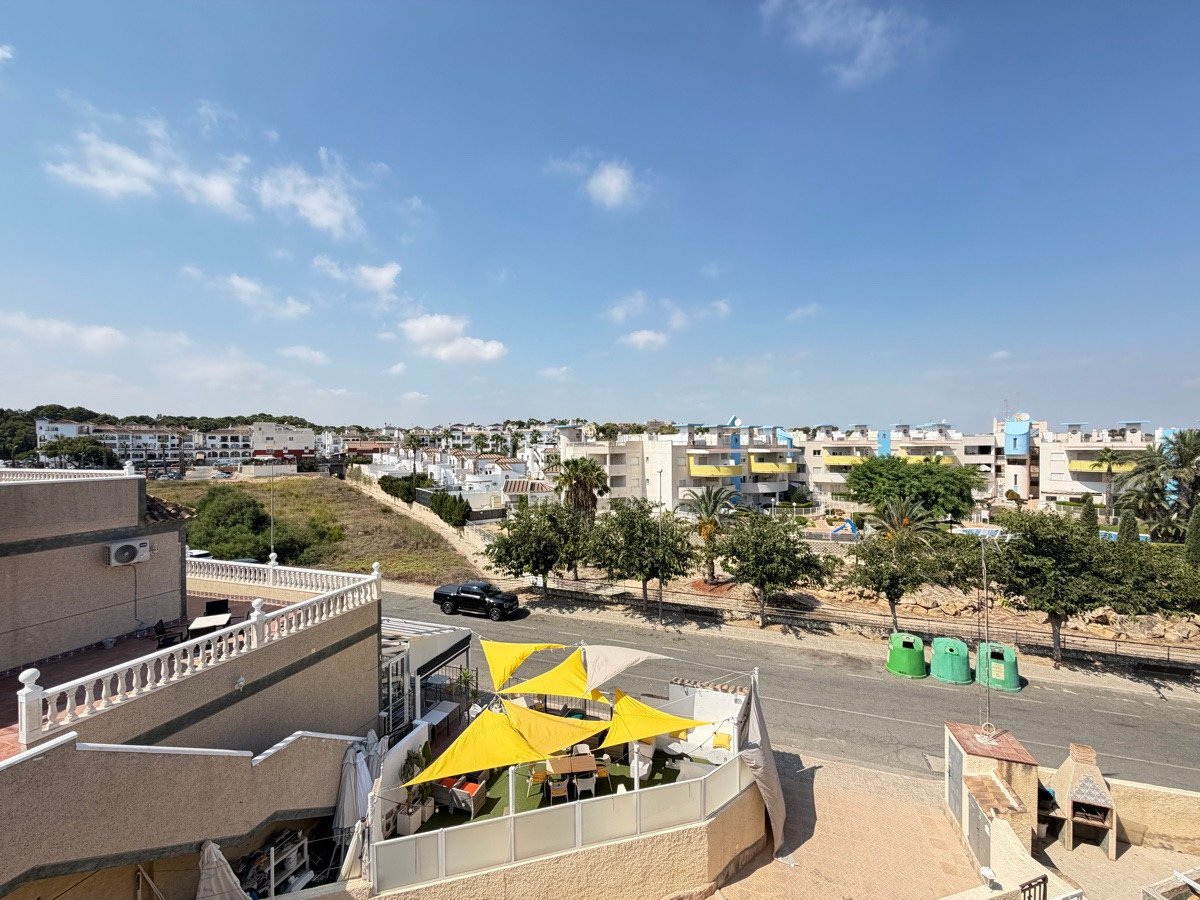 5 Bed Detached Villa in Villamartin