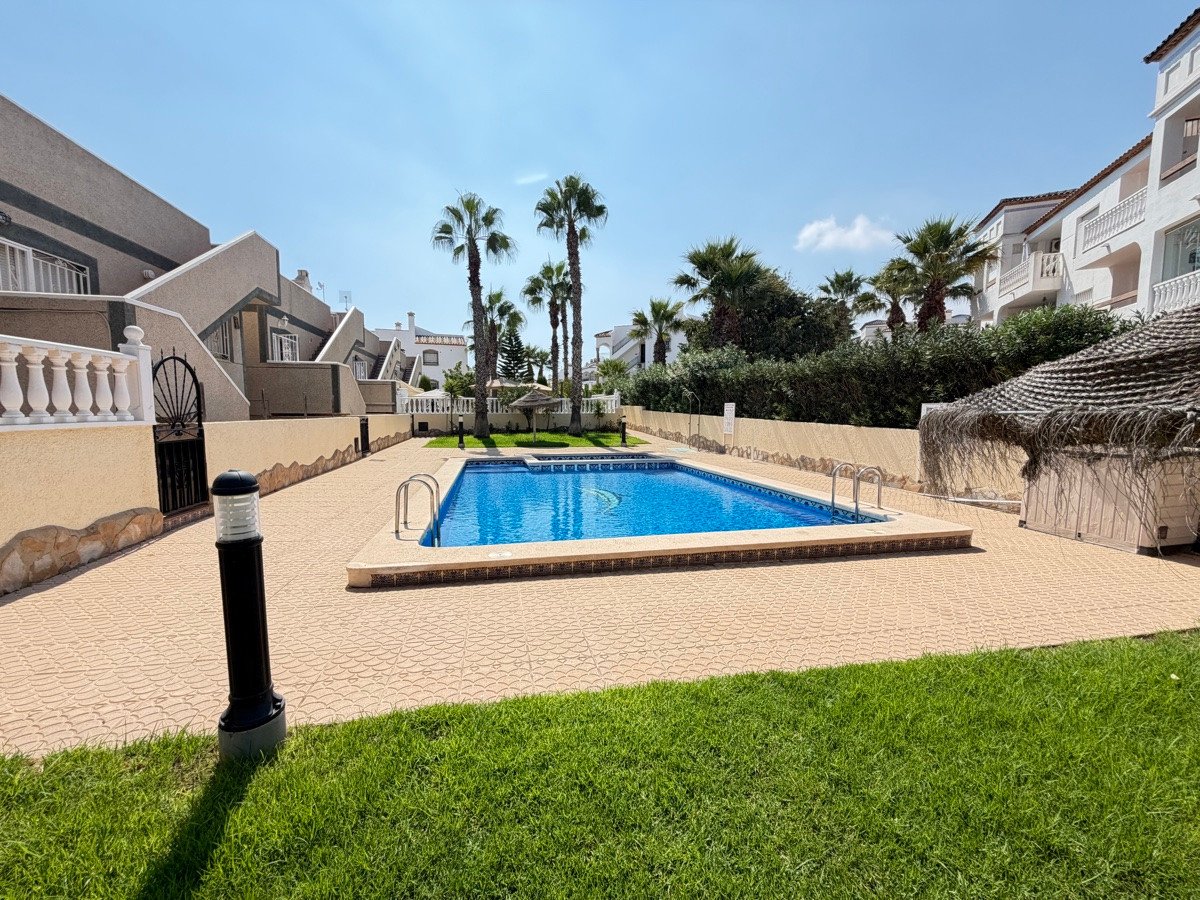 5 Bed Detached Villa in Villamartin