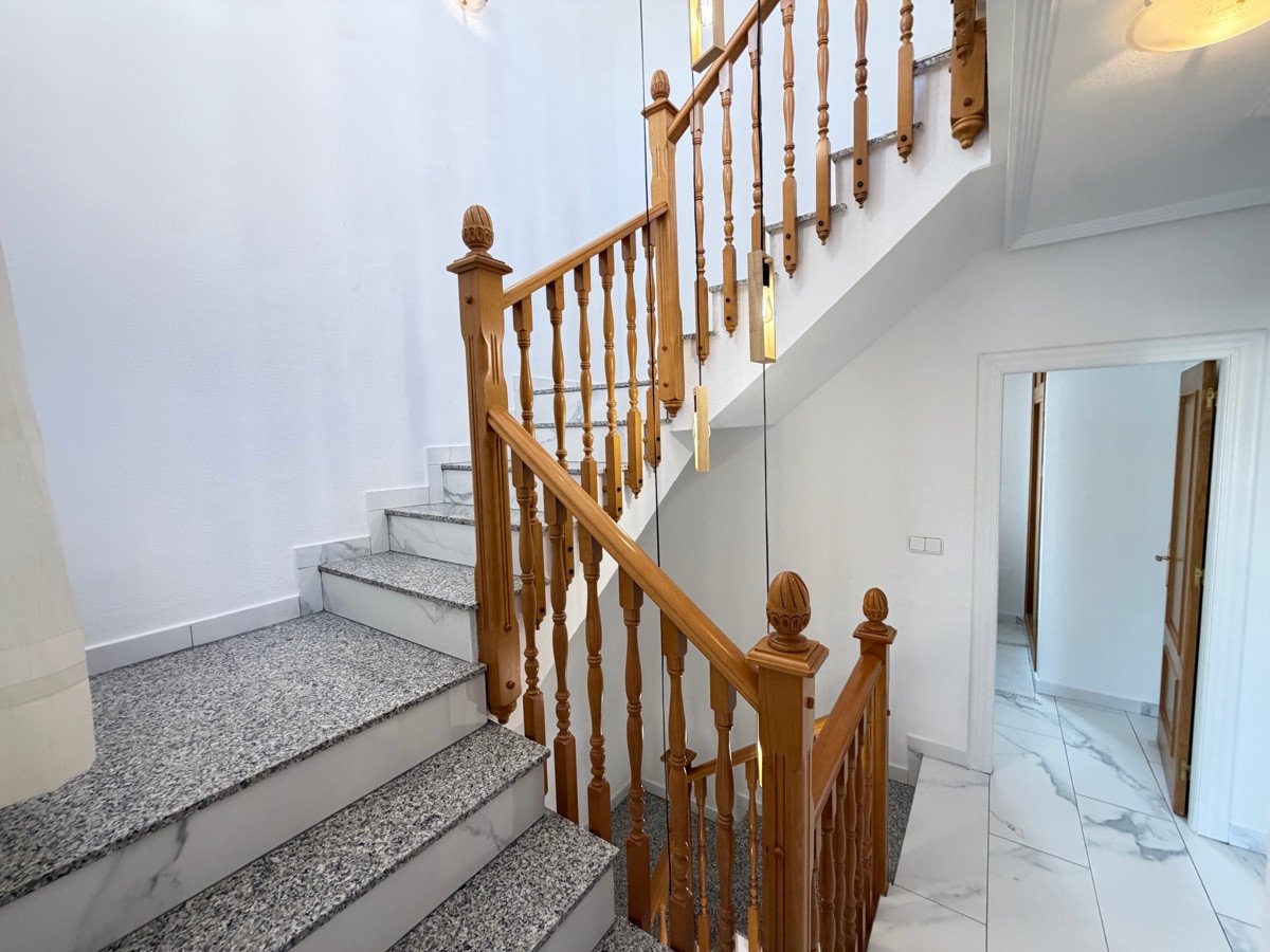 5 Bed Detached Villa in Villamartin