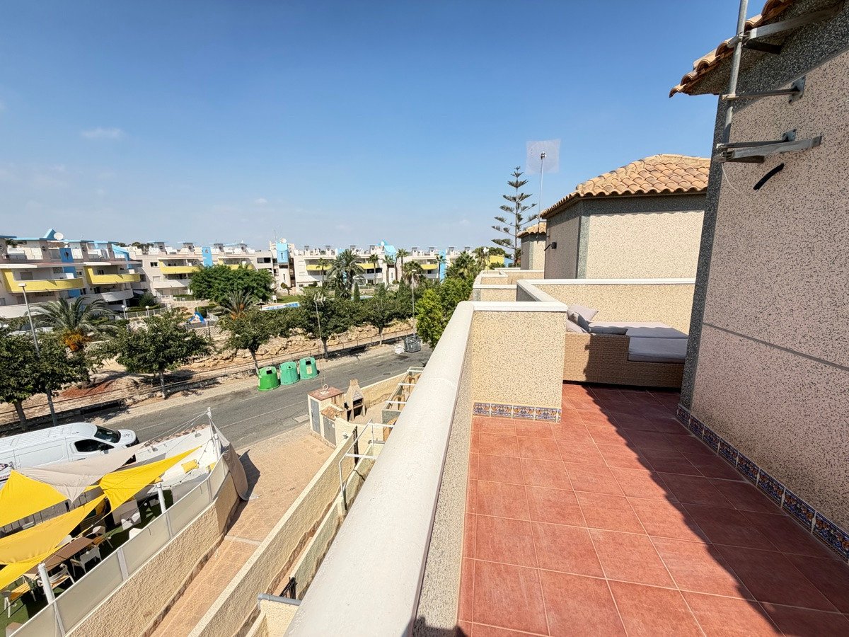 5 Bed Detached Villa in Villamartin