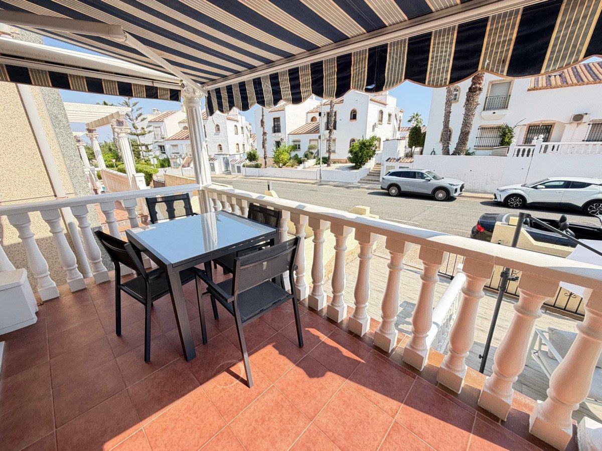 5 Bed Detached Villa in Villamartin