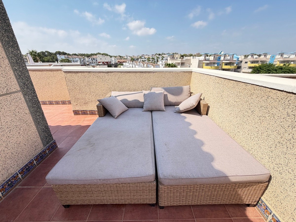 5 Bed Detached Villa in Villamartin