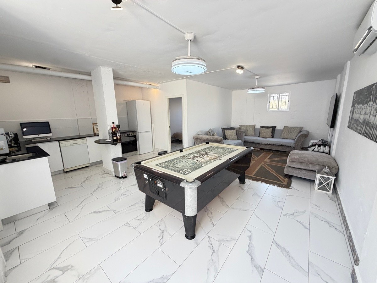 5 Bed Detached Villa in Villamartin