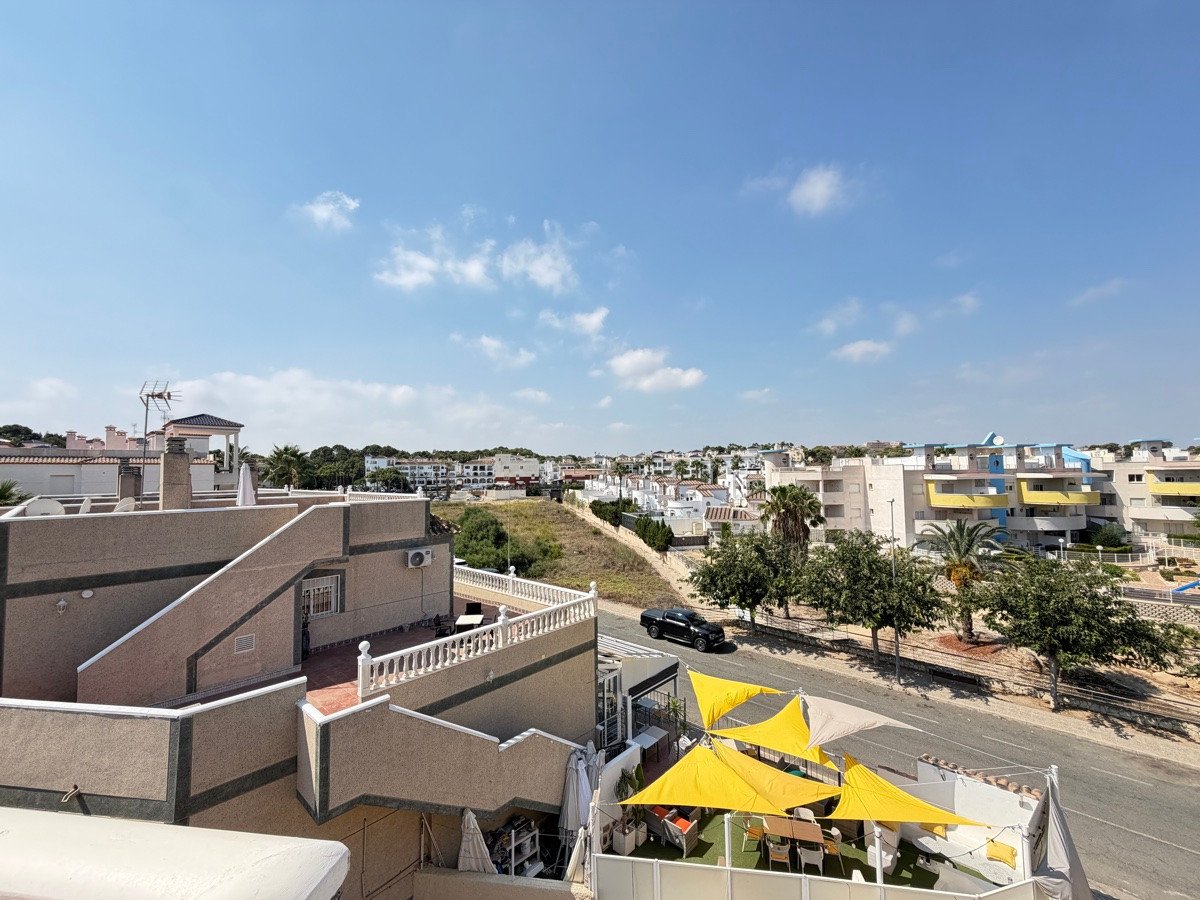 5 Bed Detached Villa in Villamartin