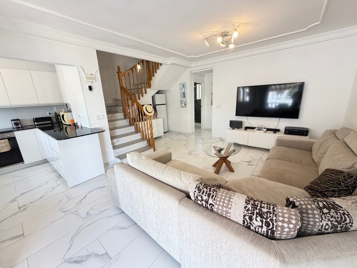 5 Bed Detached Villa in Villamartin