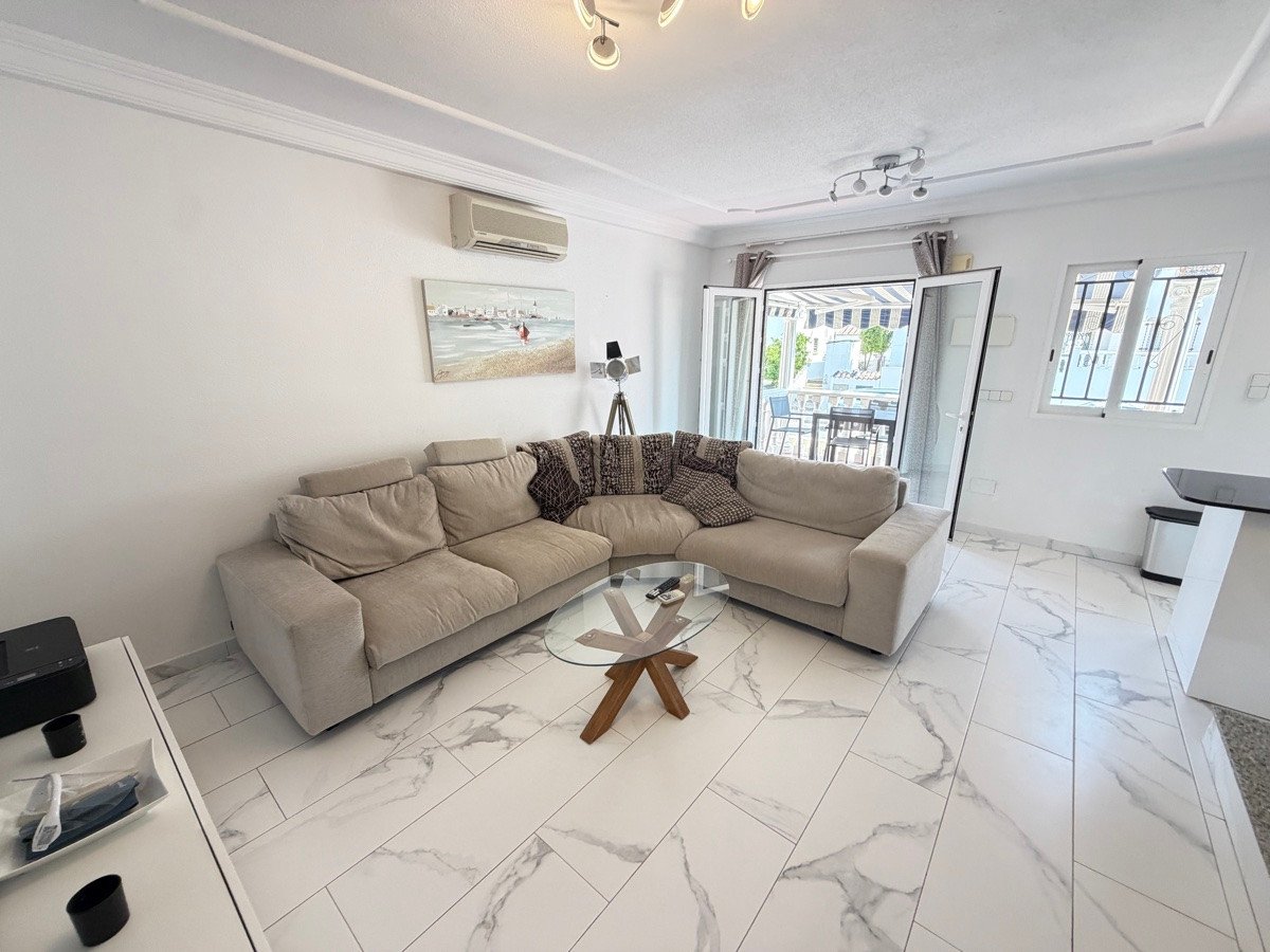 5 Bed Detached Villa in Villamartin