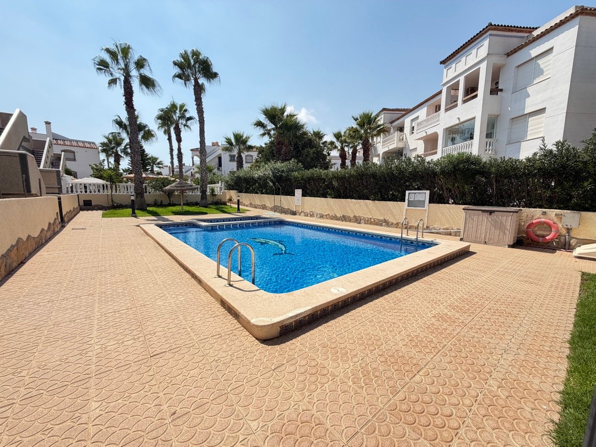 5 Bed Detached Villa in Villamartin