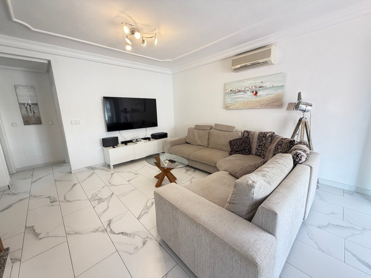 5 Bed Detached Villa in Villamartin