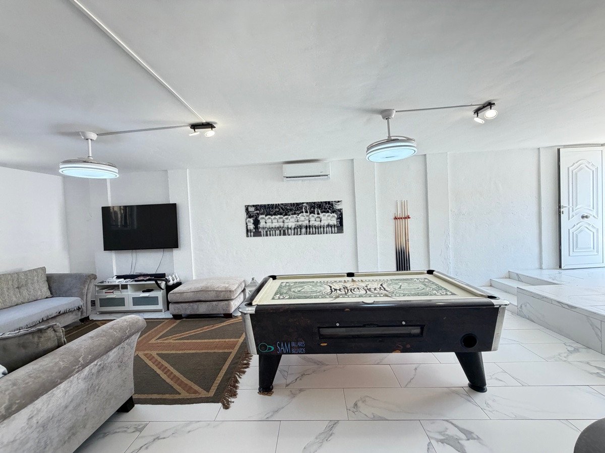 5 Bed Detached Villa in Villamartin