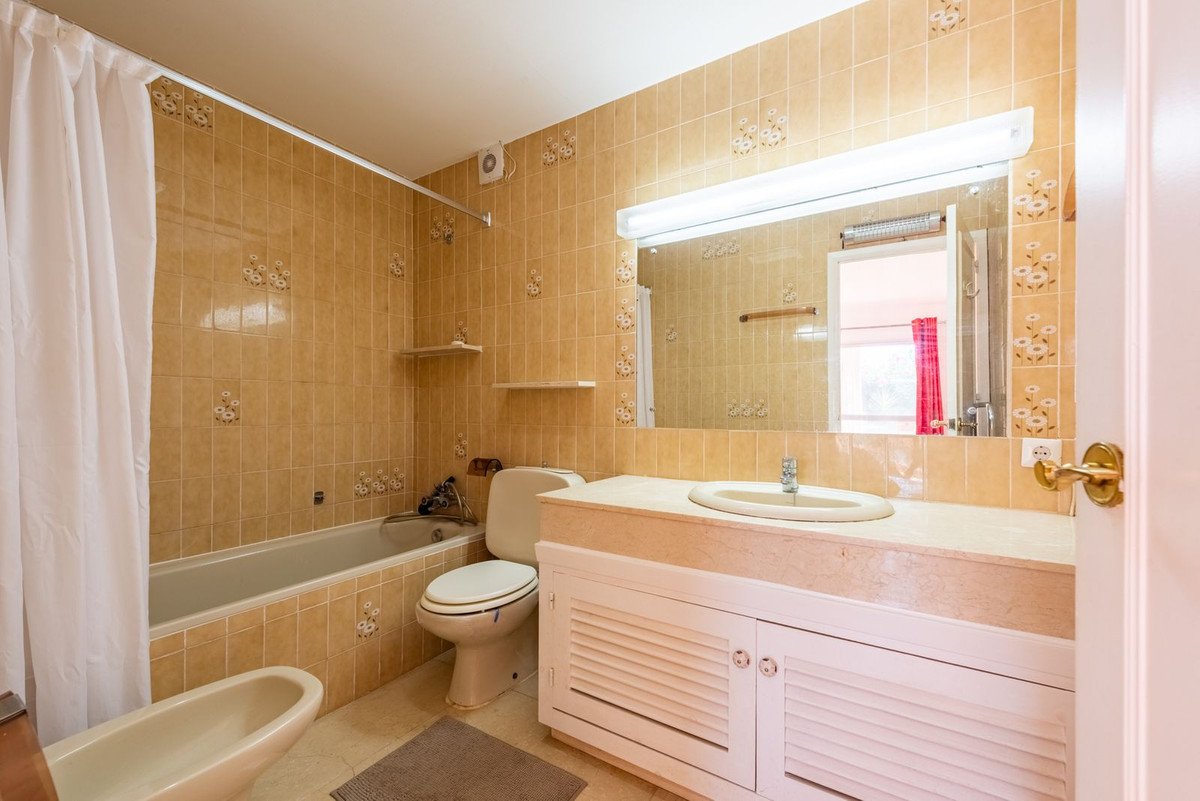 2 Bed Townhouse in El Paraiso