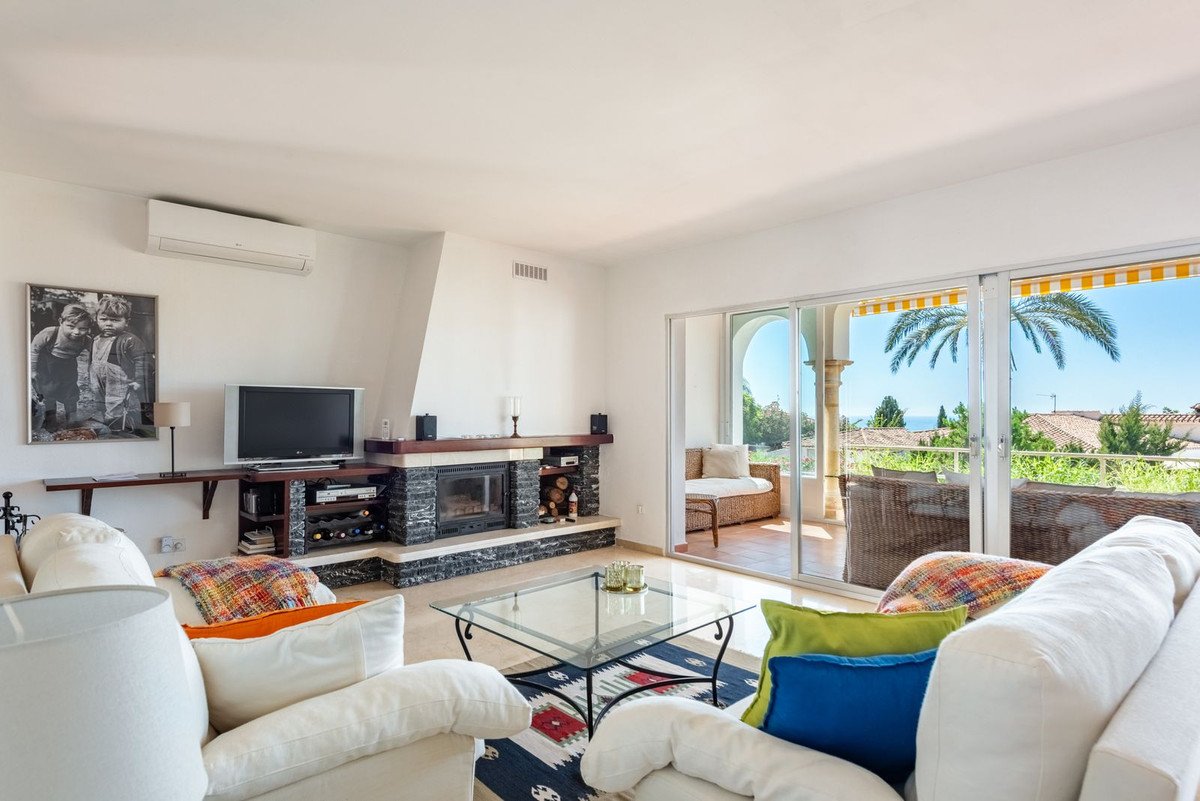 2 Bed Townhouse in El Paraiso