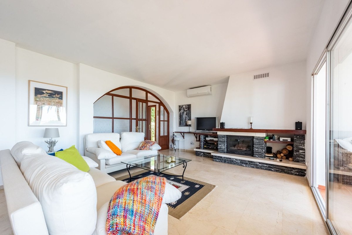 2 Bed Townhouse in El Paraiso