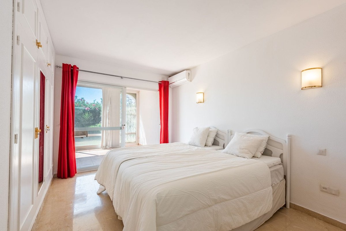 2 Bed Townhouse in El Paraiso