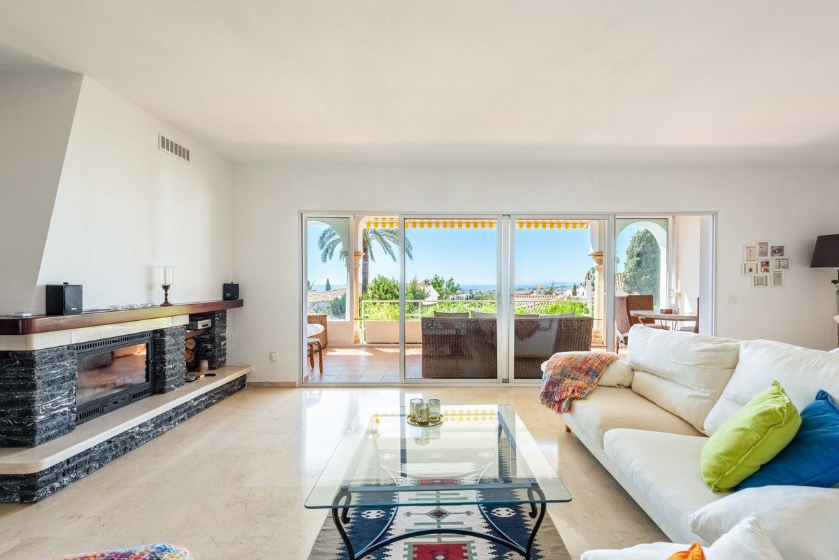 2 Bed Townhouse in El Paraiso