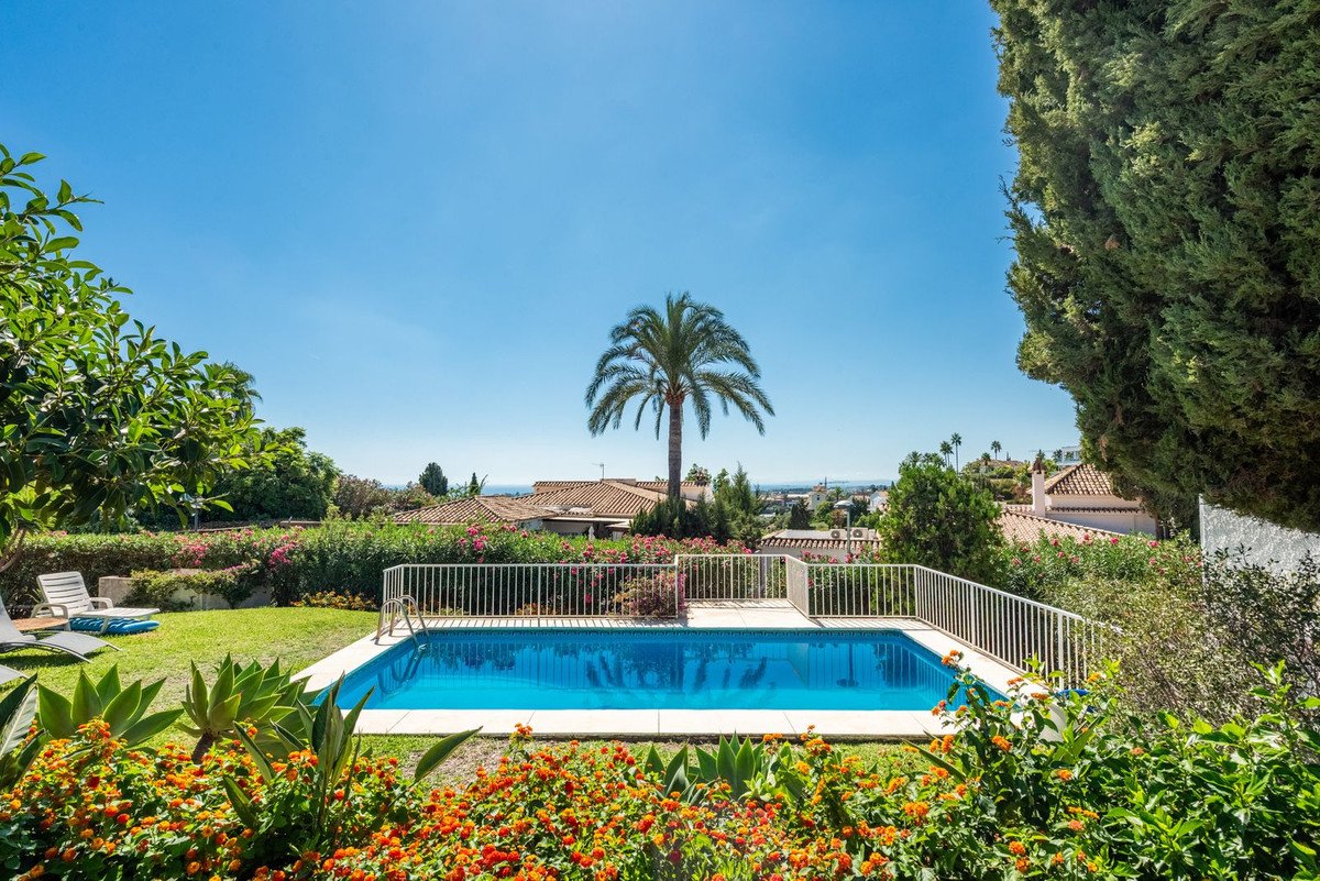 2 Bed Townhouse in El Paraiso