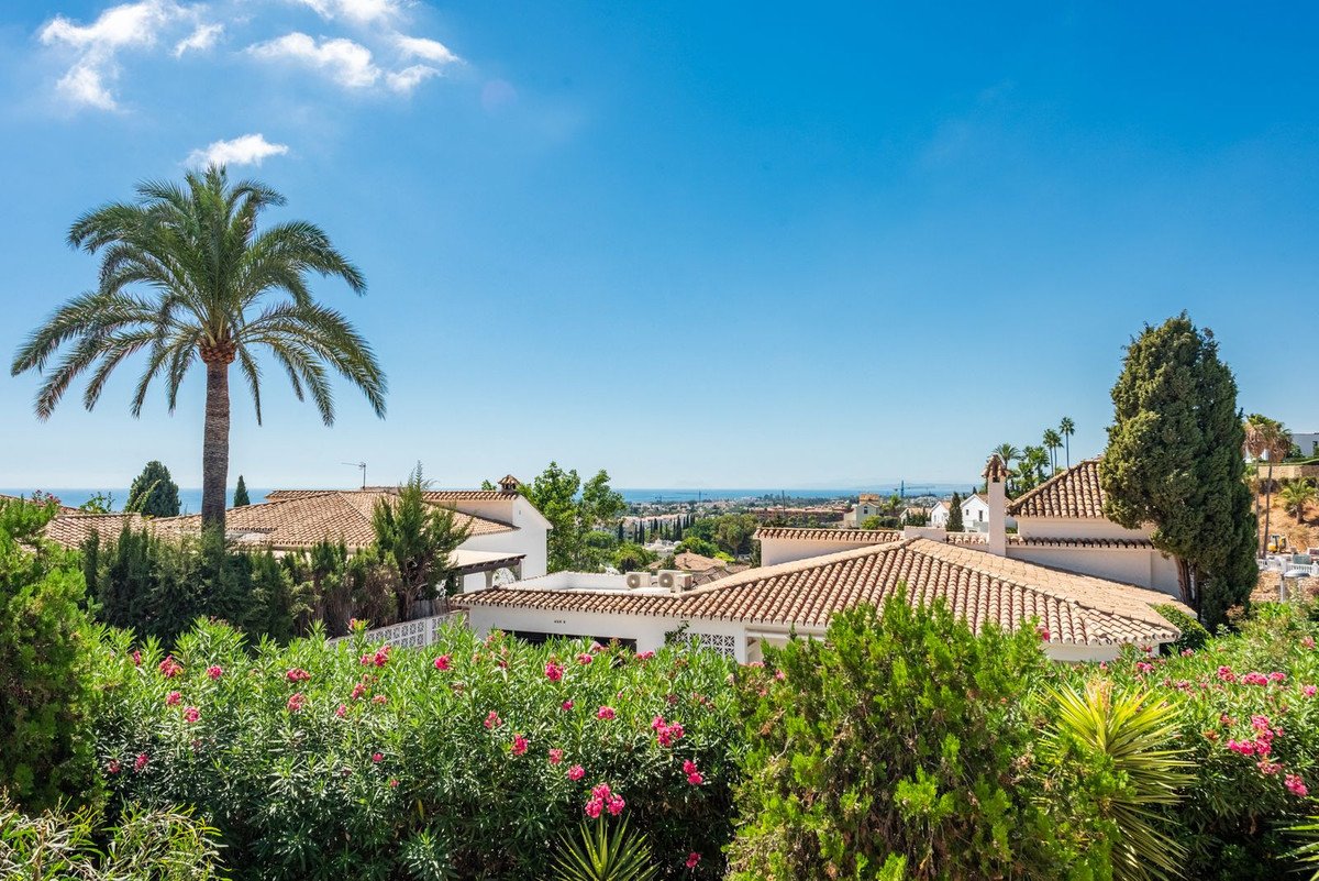 2 Bed Townhouse in El Paraiso