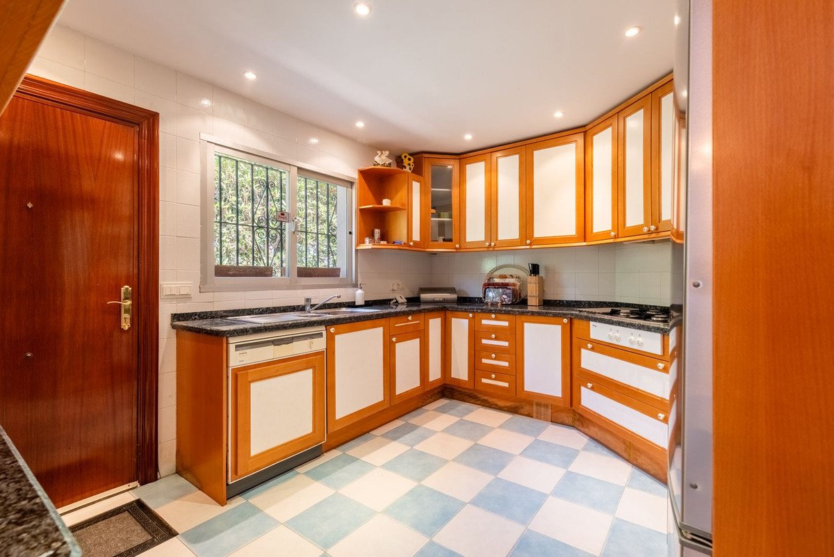 2 Bed Townhouse in El Paraiso