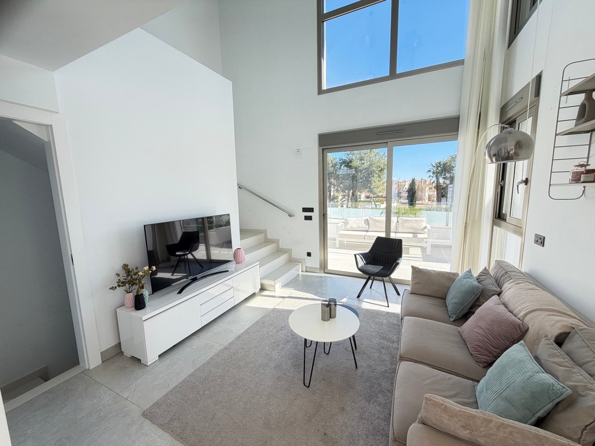 4 Bed Detached Villa in Villamartin