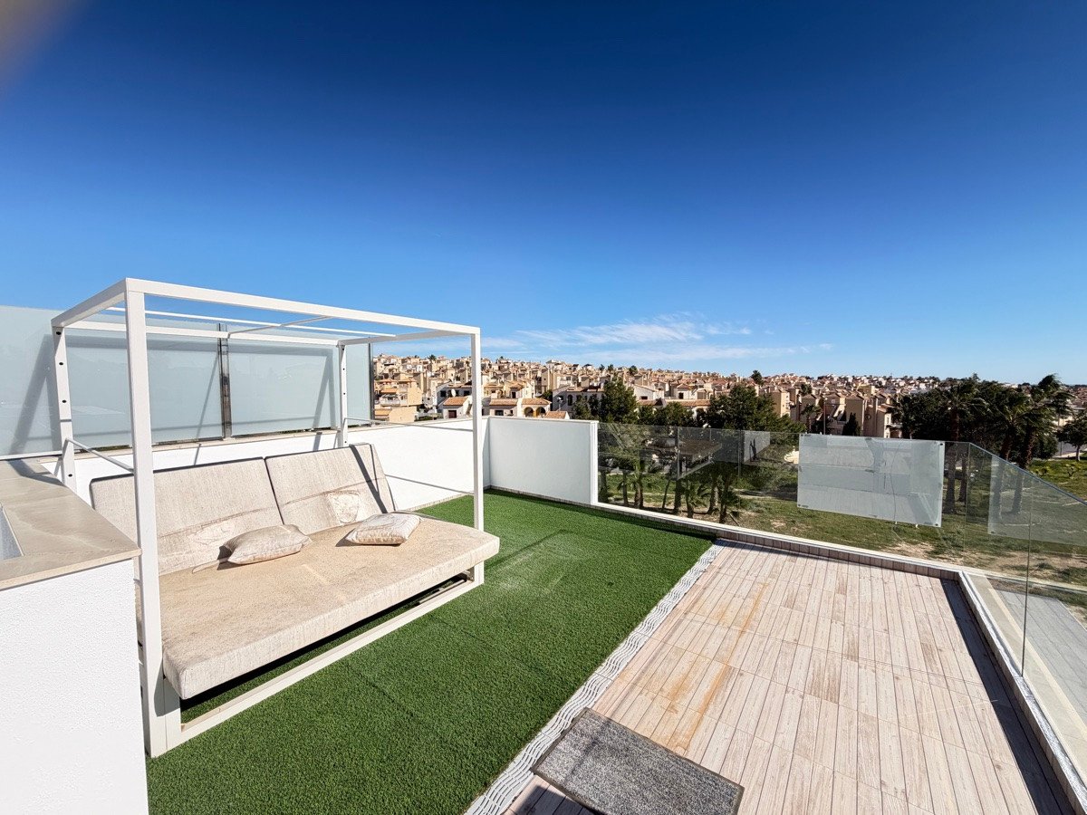 4 Bed Detached Villa in Villamartin