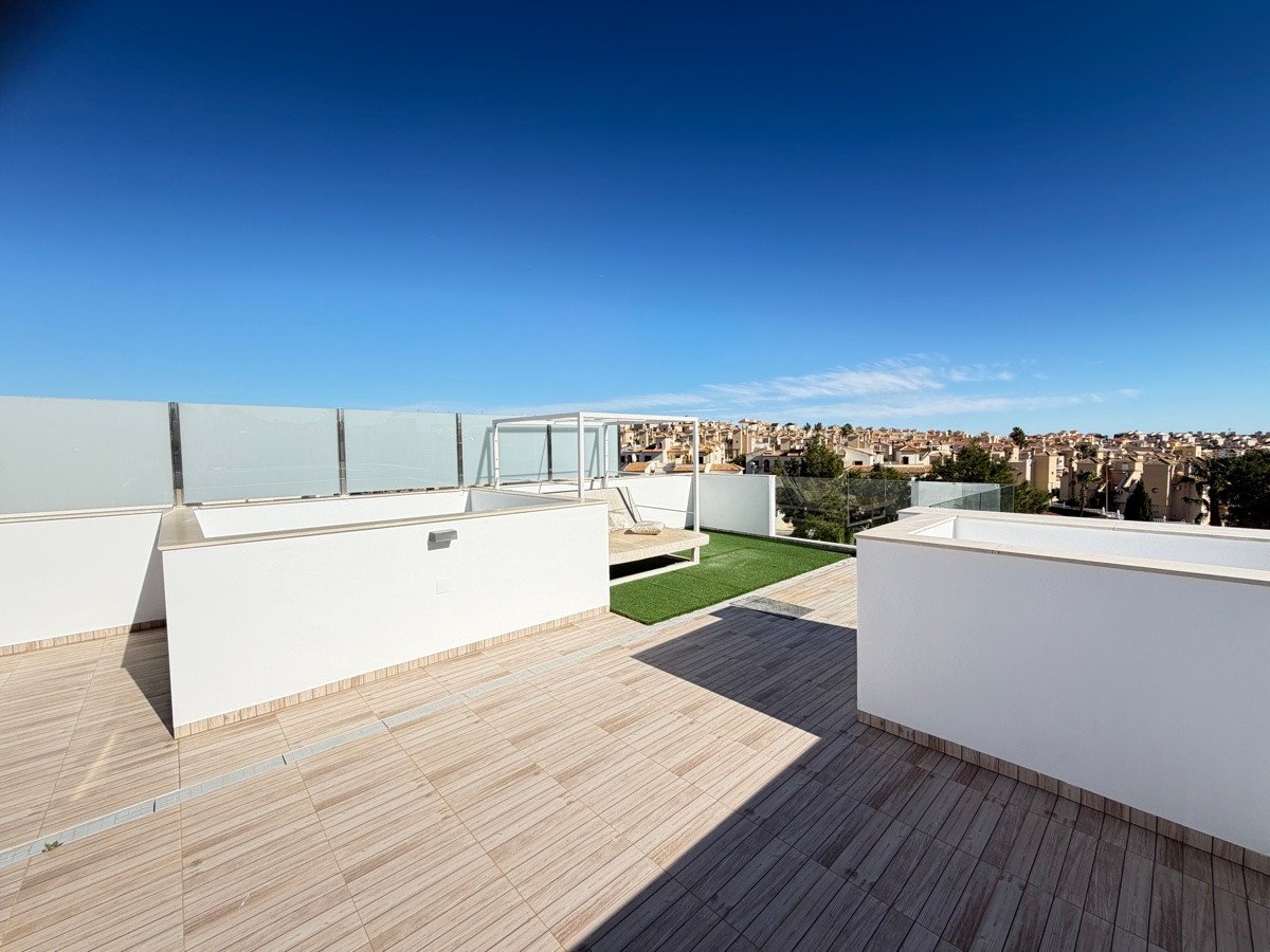 4 Bed Detached Villa in Villamartin