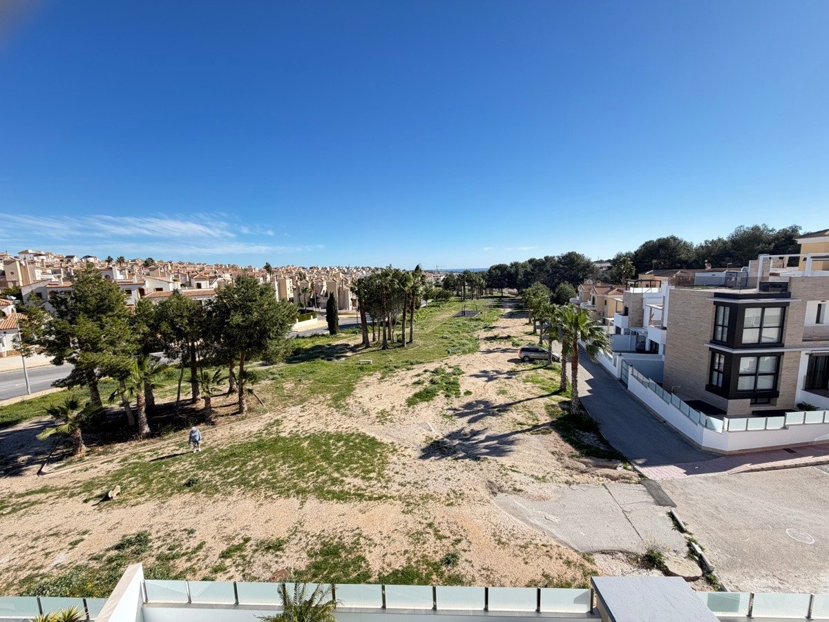 4 Bed Detached Villa in Villamartin
