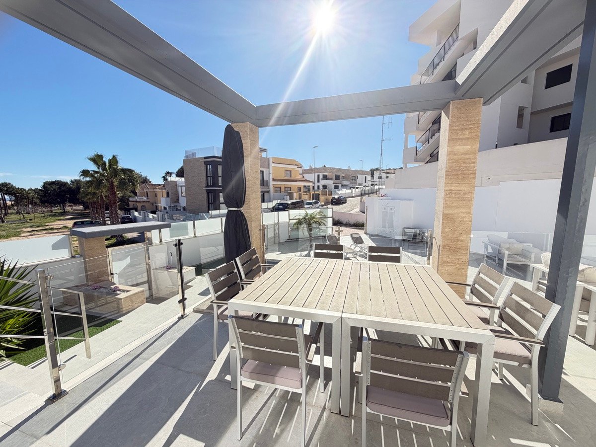 4 Bed Detached Villa in Villamartin