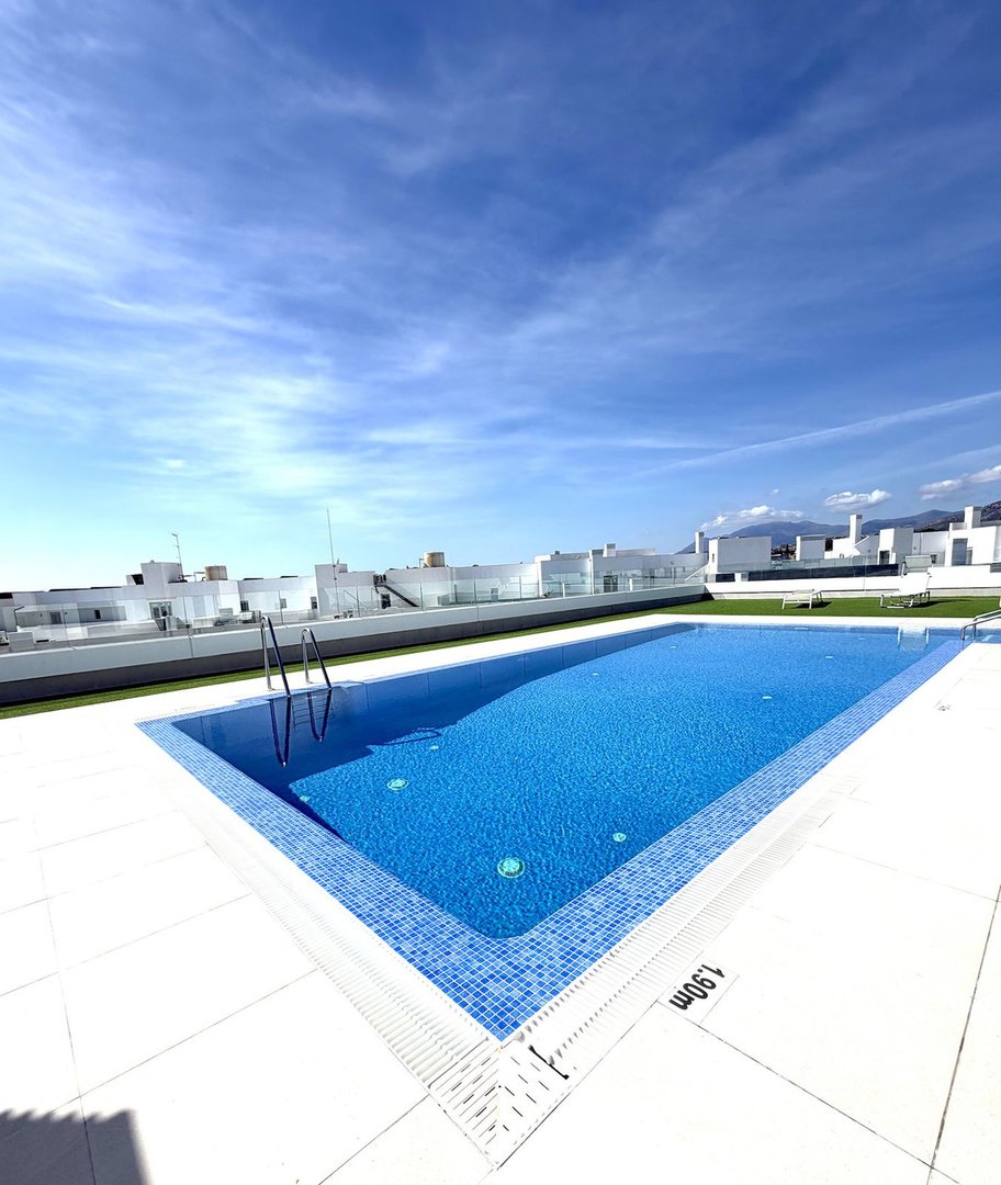3 Bed Middle Floor Apartment in Nueva Andalucía