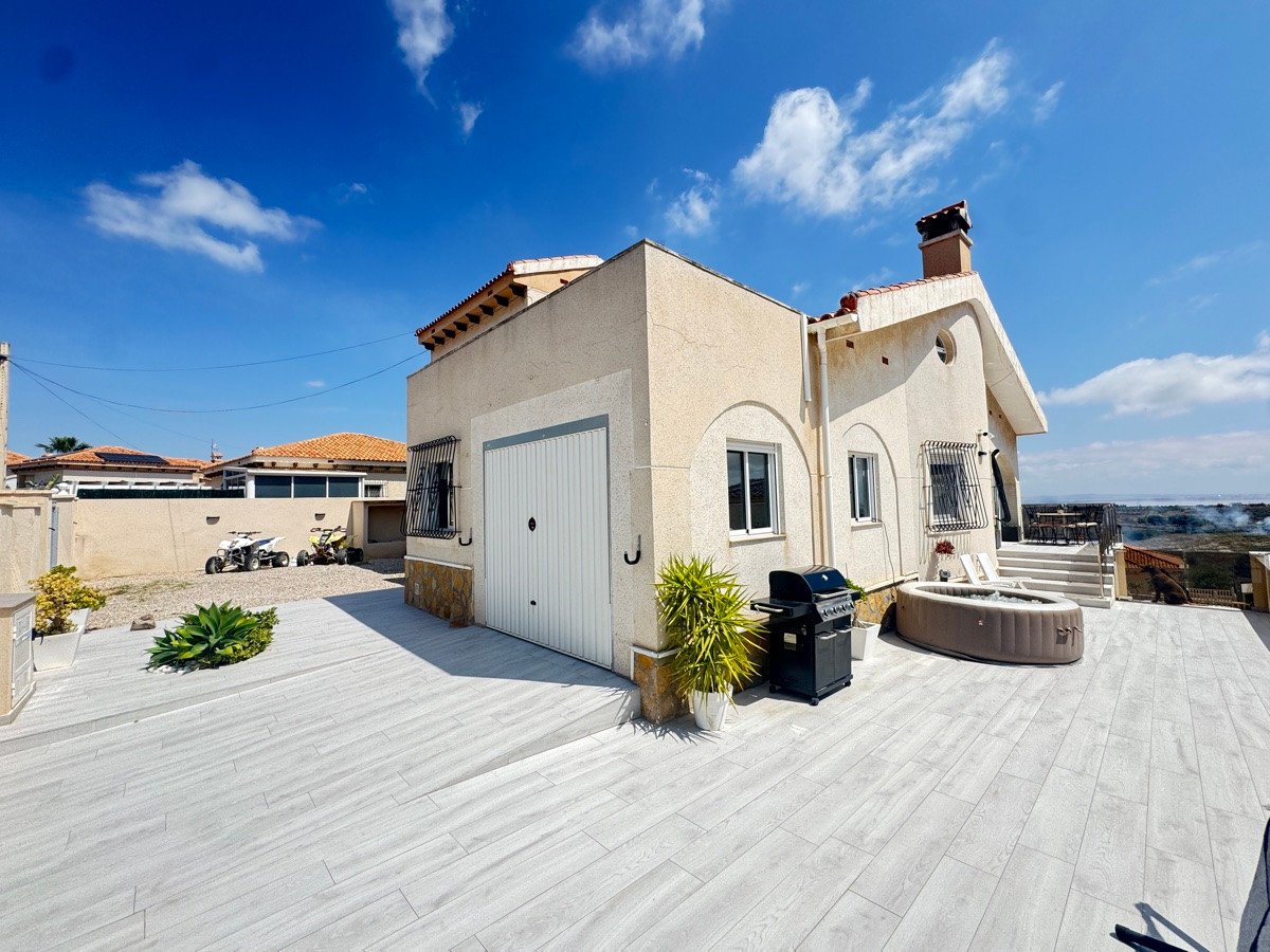 5 Bed Detached Villa in San Miguel de Salinas