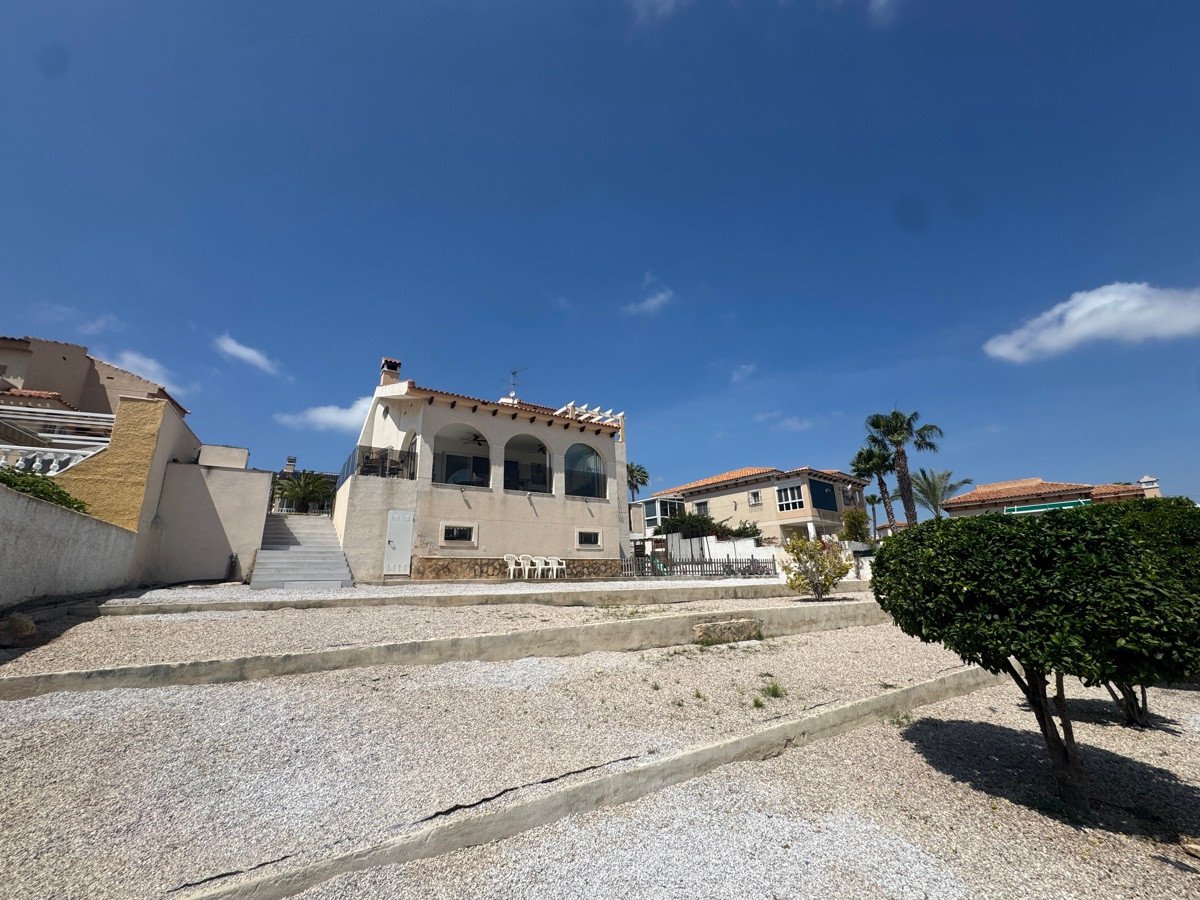 5 Bed Detached Villa in San Miguel de Salinas