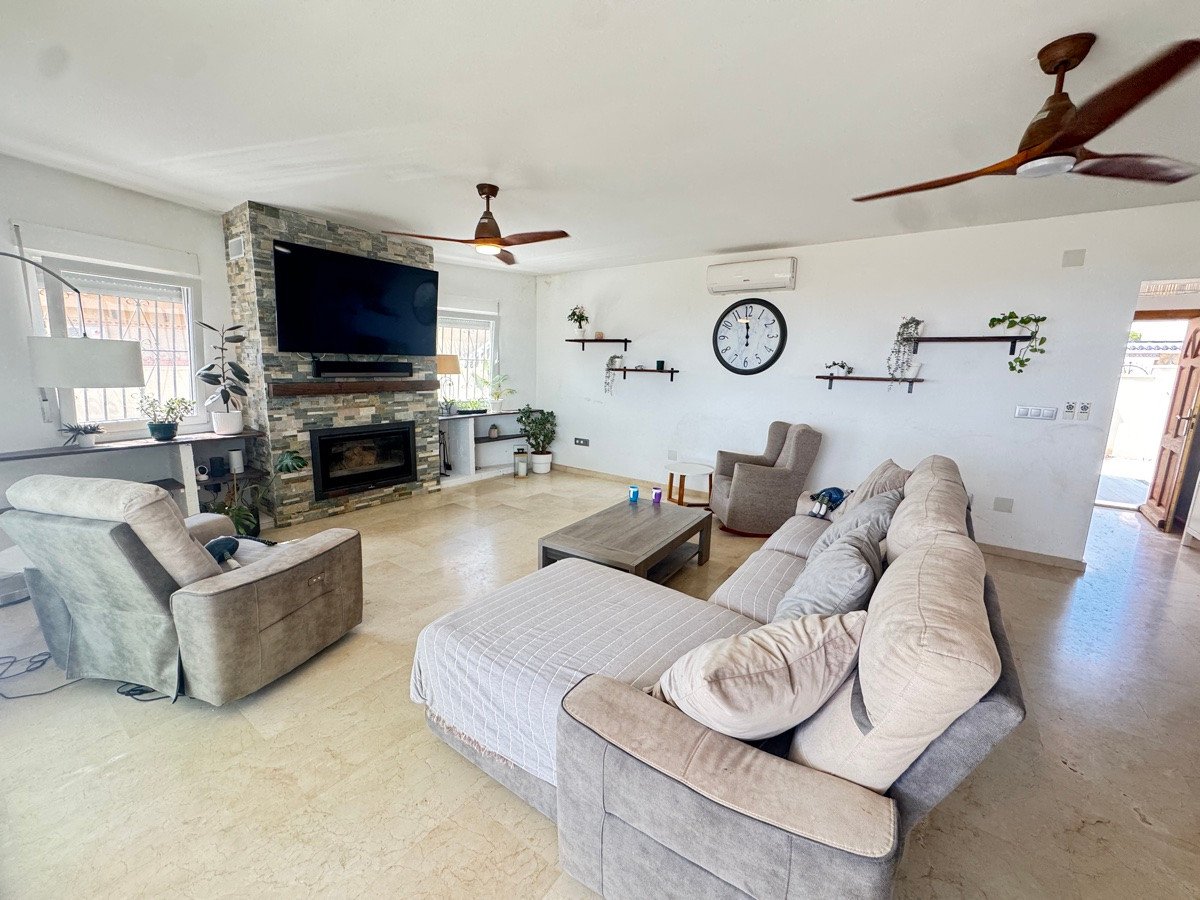 5 Bed Detached Villa in San Miguel de Salinas