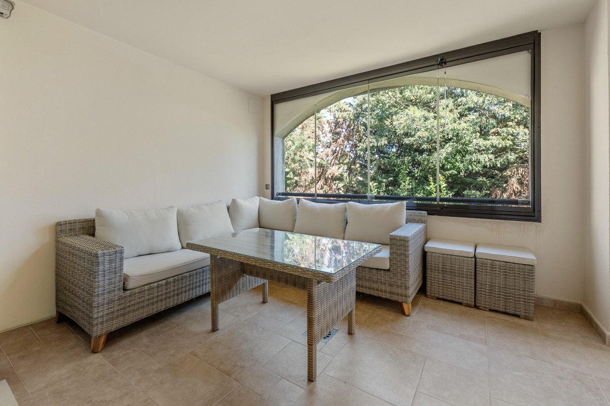 2 Bed Middle Floor Apartment in Puerto Banús