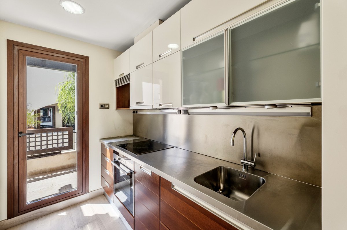 2 Bed Middle Floor Apartment in Puerto Banús