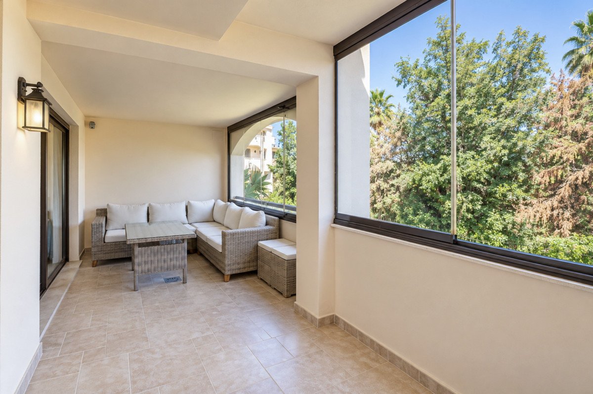 2 Bed Middle Floor Apartment in Puerto Banús