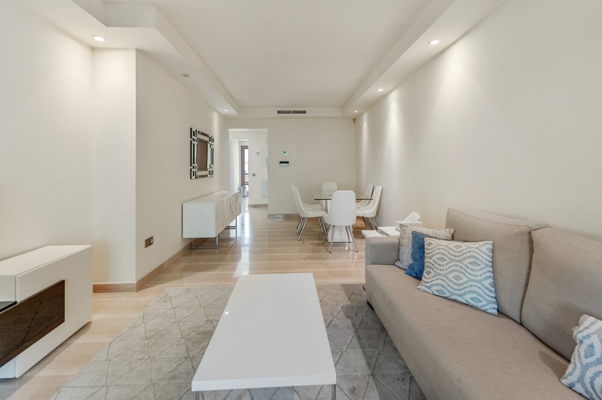 2 Bed Middle Floor Apartment in Puerto Banús