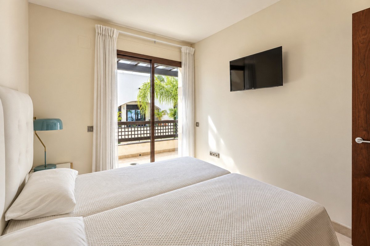 2 Bed Middle Floor Apartment in Puerto Banús