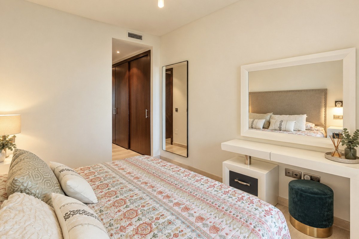 2 Bed Middle Floor Apartment in Puerto Banús