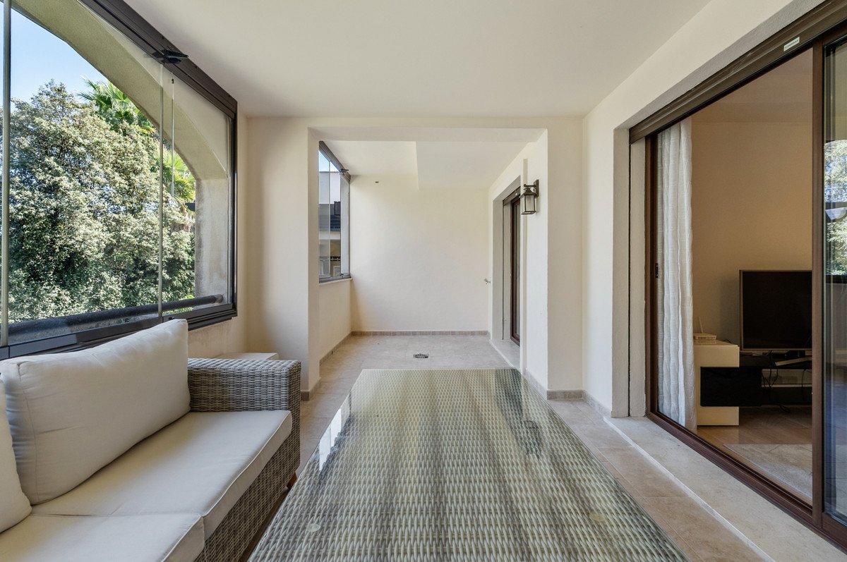 2 Bed Middle Floor Apartment in Puerto Banús
